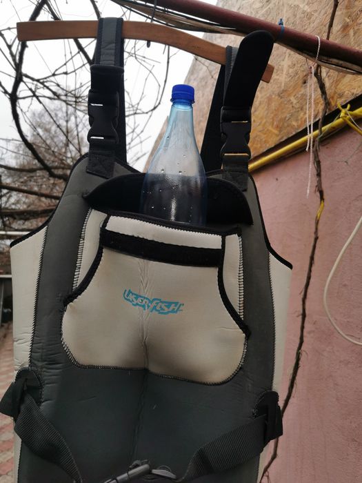 Salopetă neopren marca  Laser Fishpentru pescari.