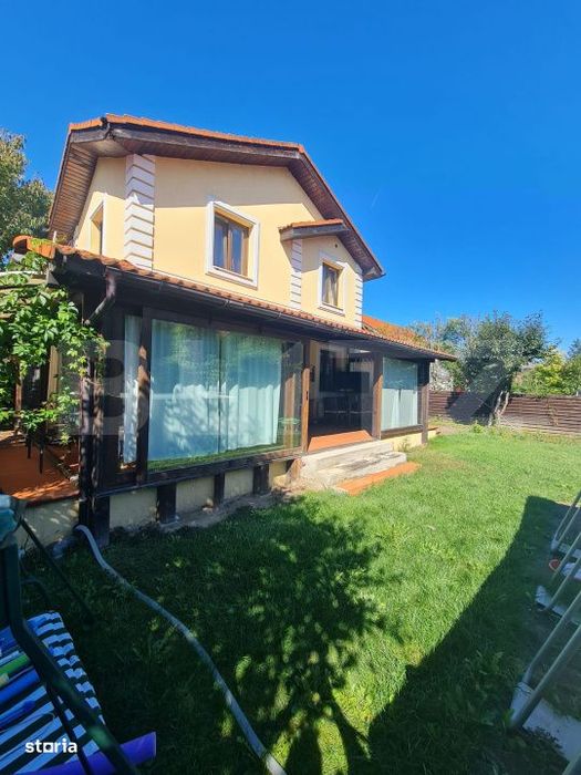 Casa individuala cu 4 camere, 520 mp de teren, zona cu acces restricti