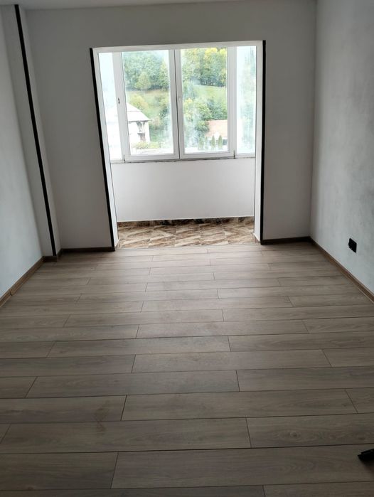 Vând apartament abrud