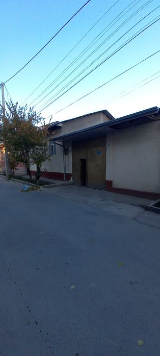 Ховли сотилади..