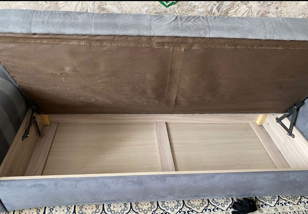 Срочно продам диван