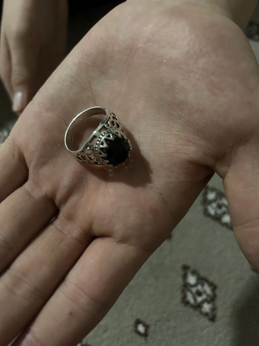 Стильные серебряные урашения в отличном состоянии.В комплекте серги