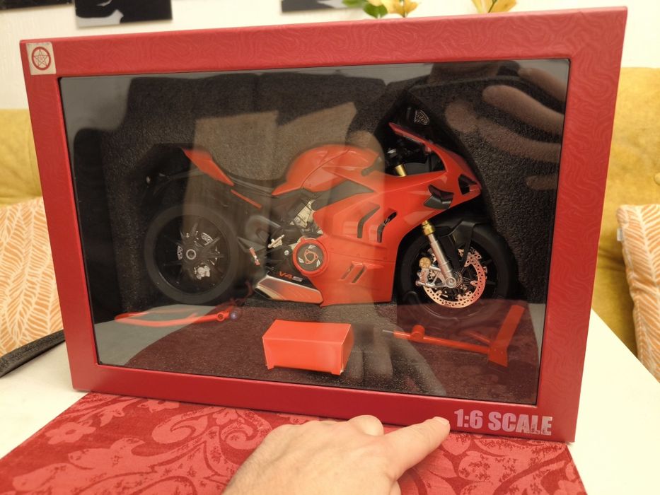Модель мотоцикла 1:16 (Ducati P)
