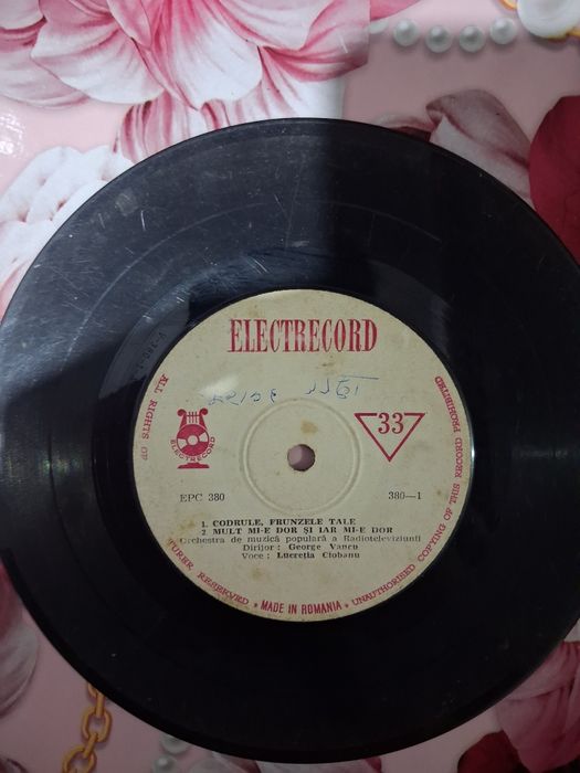 Vinyl uri vechi românești pentru pick-up sau colecție!