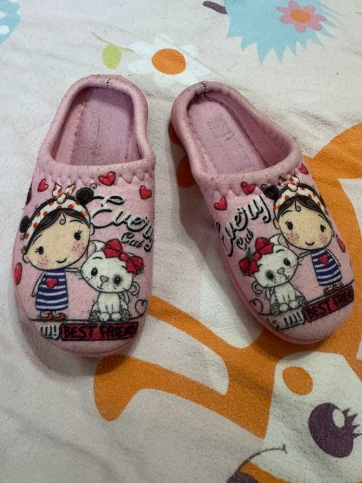 Маратонки, пантофи и чехли