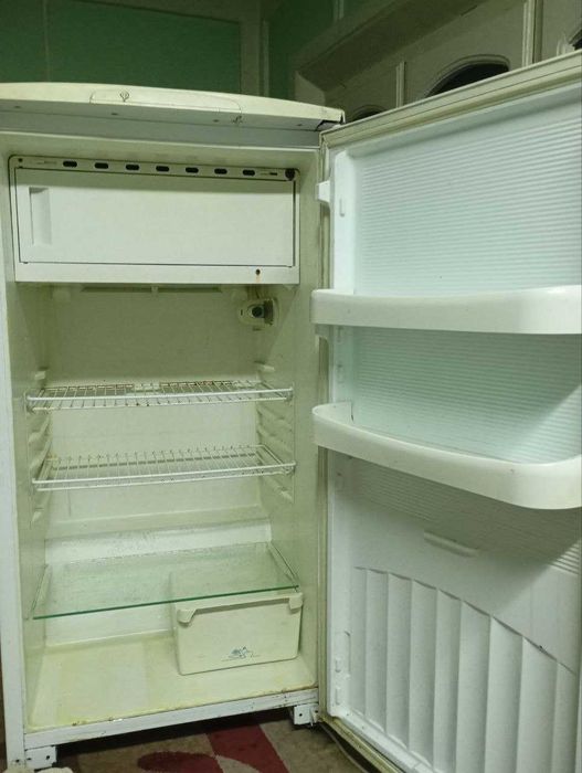 Холодильник сотилади