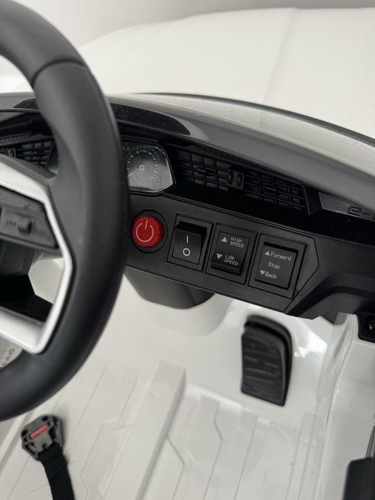 Акумулаторен джип Audi e-tron sportback