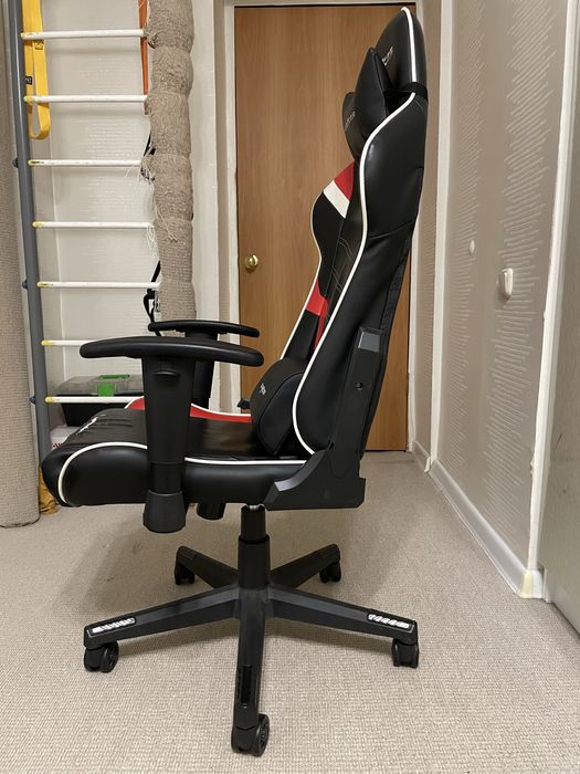 Игровое кресло DXRACER PF188