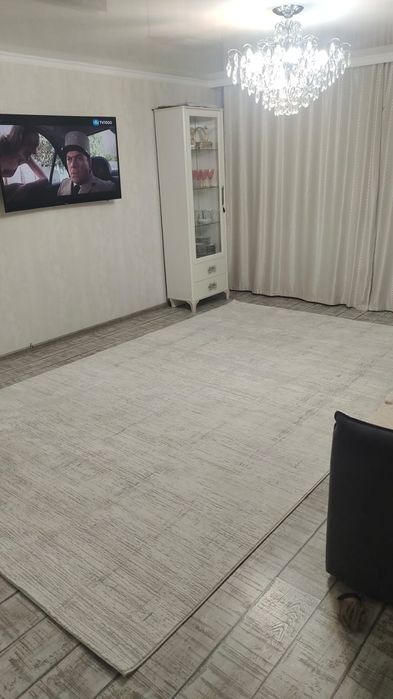 Шкаф-витрина в отличном  состоянии.