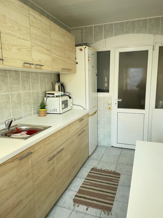 Cameră disponibilă în apartament – Piața Tractorul
