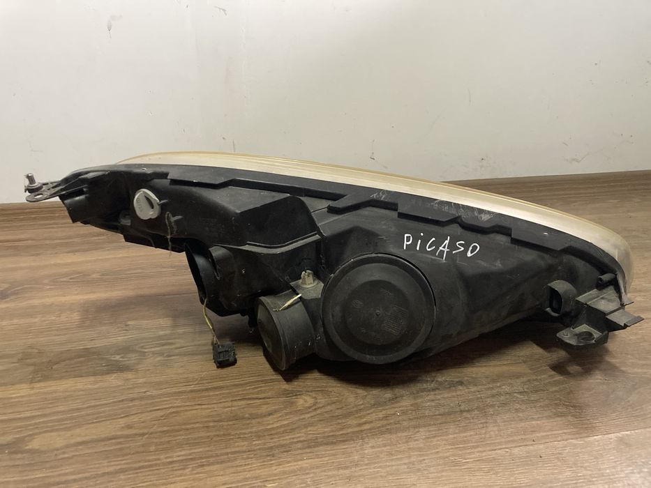Ляв фар за Citroen C4 Picasso / Ситроен Ц4 Пикасо 2007г