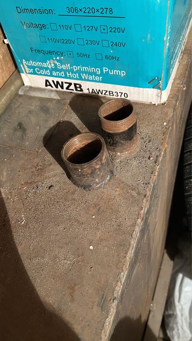 Металлический бак с краном