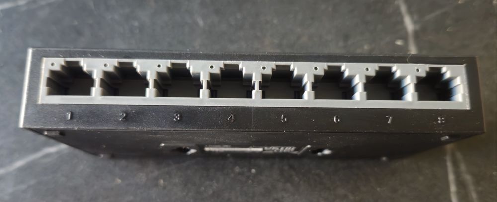 Switch tplink 5 si 8 porturi