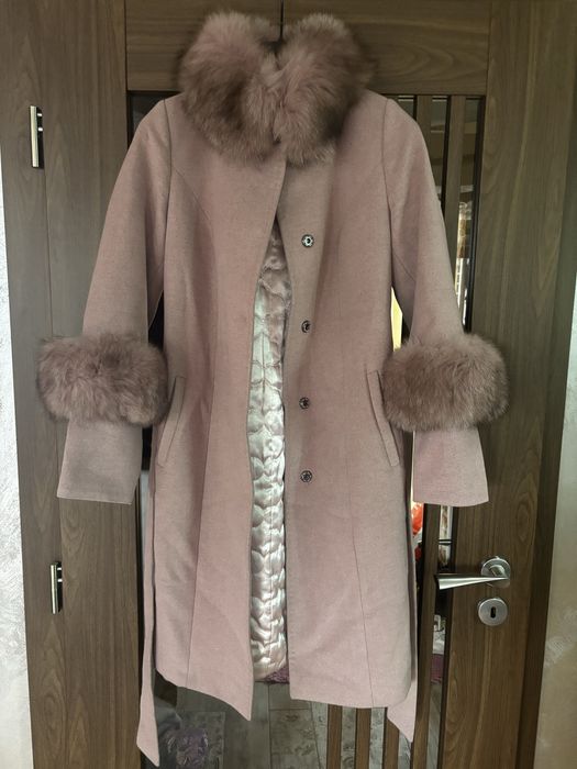 Розово кашмирено палто с естествен пух