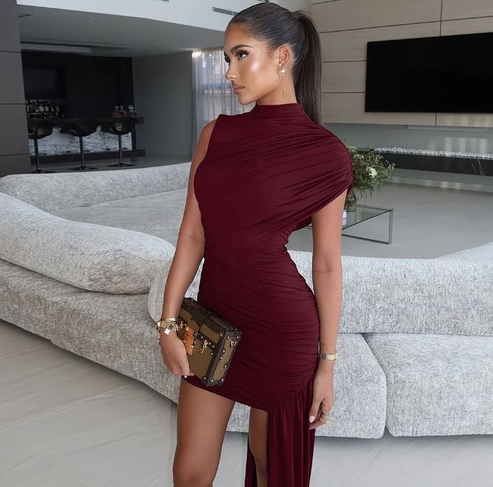 Трендовое, бардовое платье