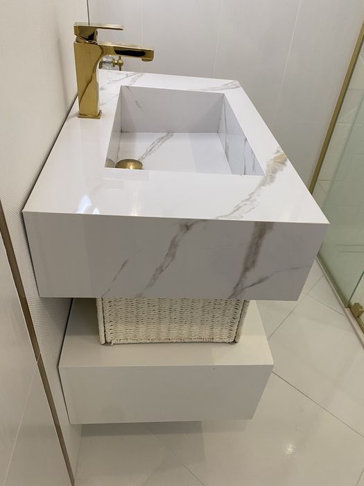 Красив и модерен ПВЦ шкаф за баня