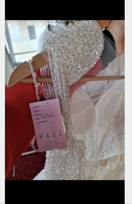 Vand rochie de mireasa cu, CRISTALE