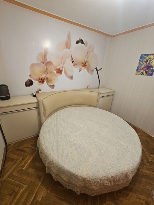 Кръгла спалня + матрак + две ракли