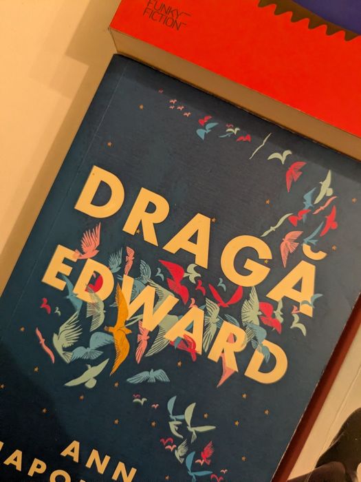 Lot de 4 cărți, stare foarte bună.