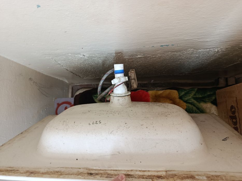 Раковина с краном