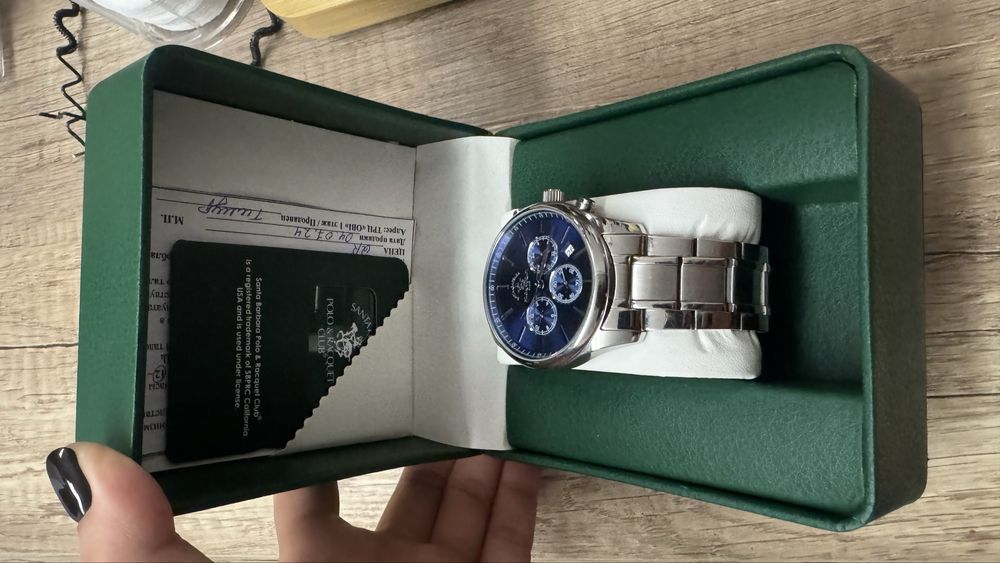 Продам часы на металлическом браслете