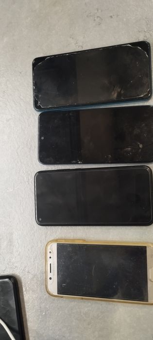 Телефони за части