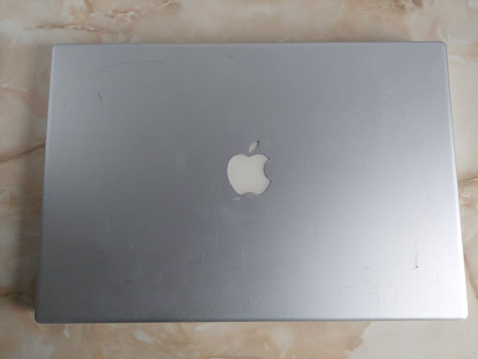 Vând MacBook Pro A1211 Intel Core Duo 4Gb DDR2 (în stare foarte bună)