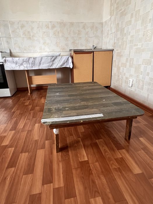 Продам стол обеденный