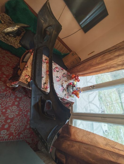 Продавам нова броня и нова маска и десен фар 2а употреба за Форд Фокус