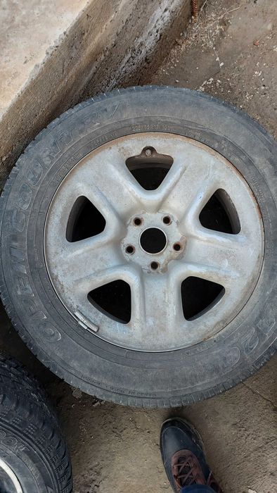 Продам диск с покрышкой 1 шт. R17
