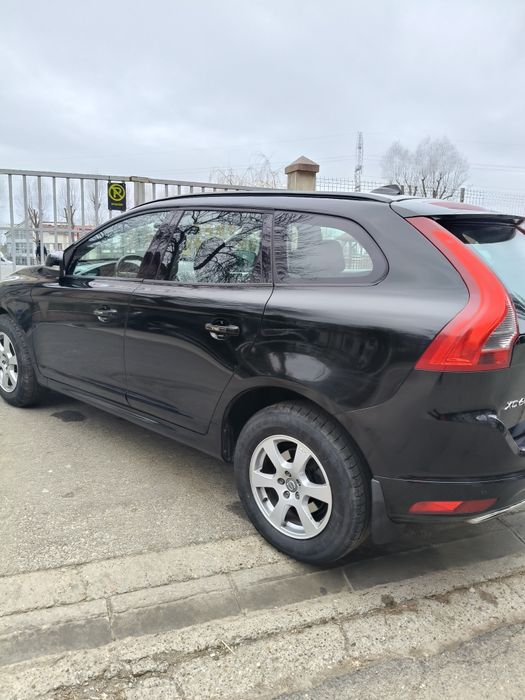Volvo XC60 D5 AWD 220 cp – masina care face mai multe decat soferul .