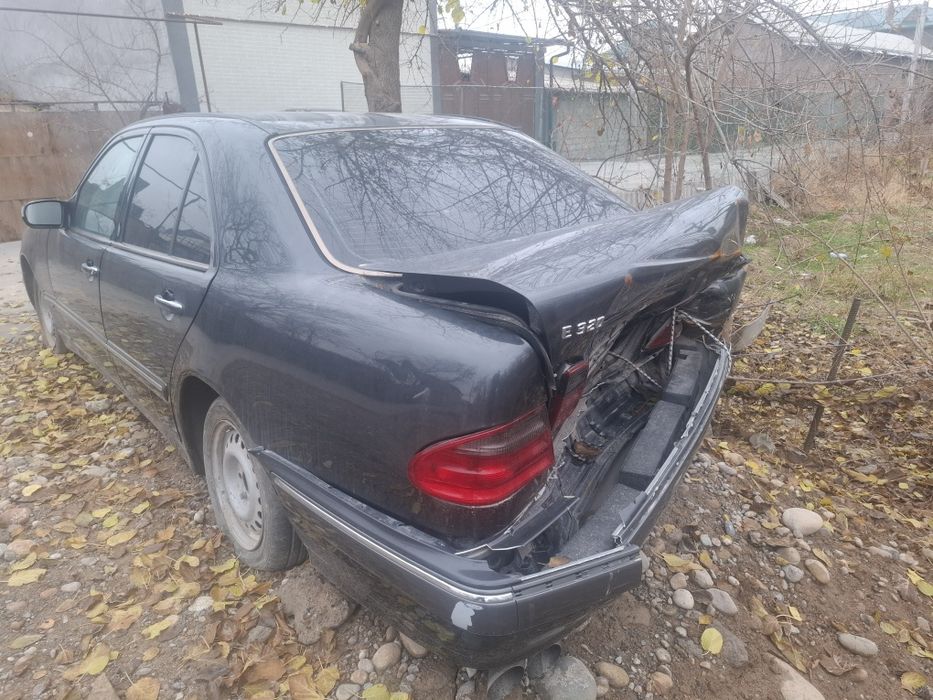 Продам MERCEDES BENZ W210 E200 V6 в аварийном состоянии