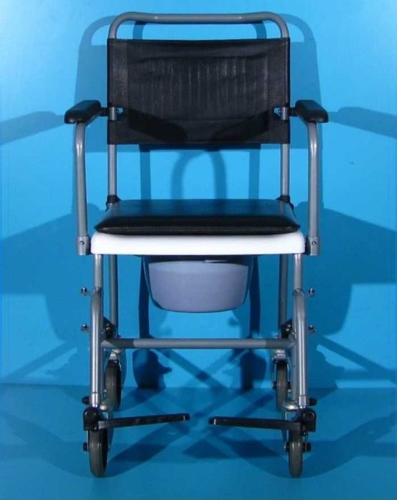 Scaun handicap cu wc si roti