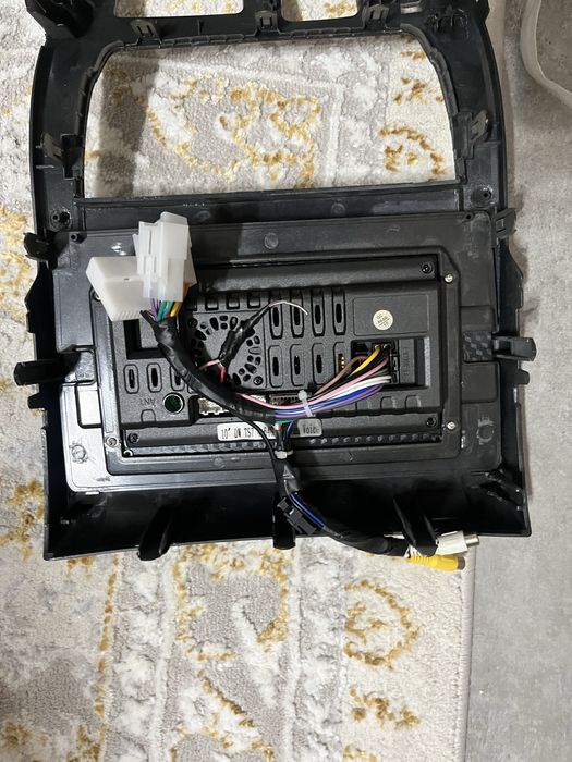 Android с рамкой Toyota Alphard