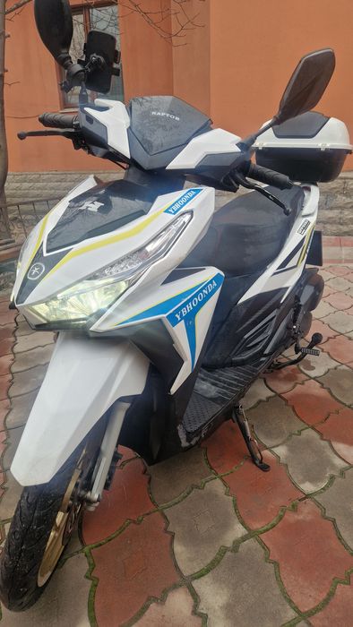 Скутер в отличном состояние