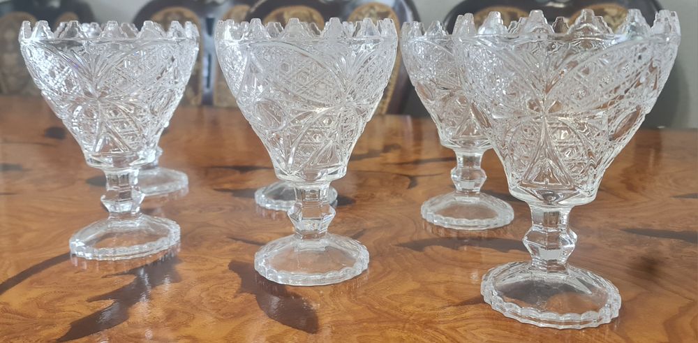 Набор стеклянных вазочек