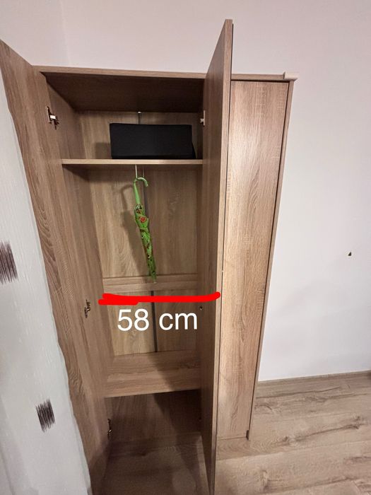 Dulap haine 3 uși cu oglindă – stare foarte bună