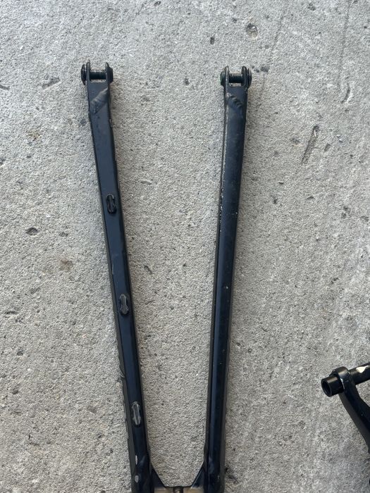 Se vinde ce este in poza piesele au fost pe un canndoale claymore 2012 si furca este de 1.5 si shoku specific claymore
