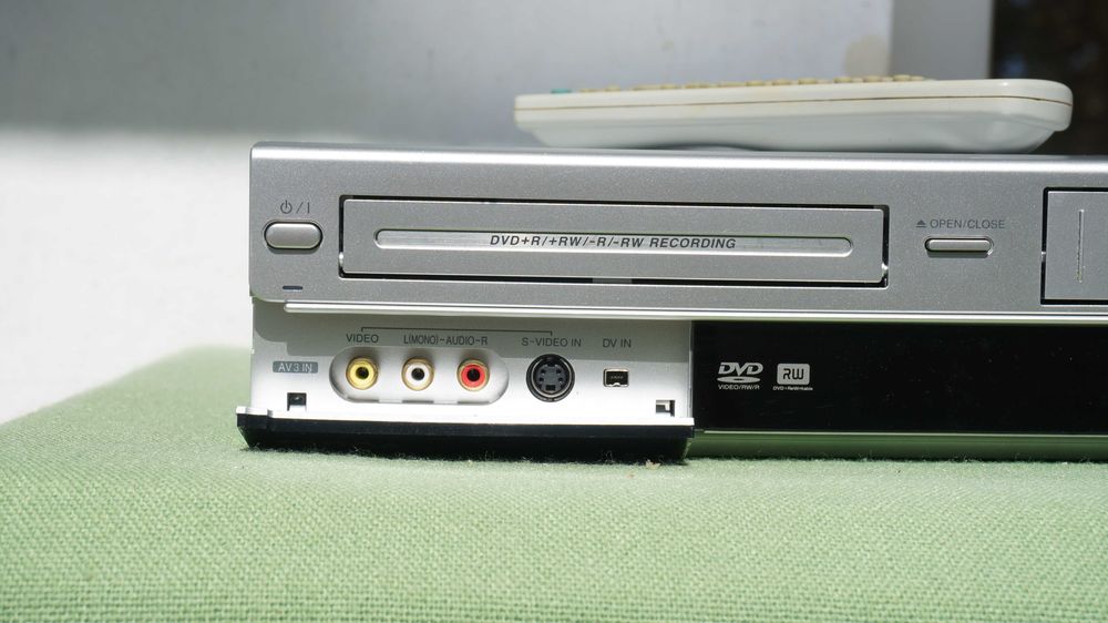combo dvd vhs recorder second hand si noi de vanzare • Anunturi