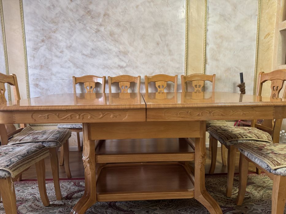 Стол из натурального дерева