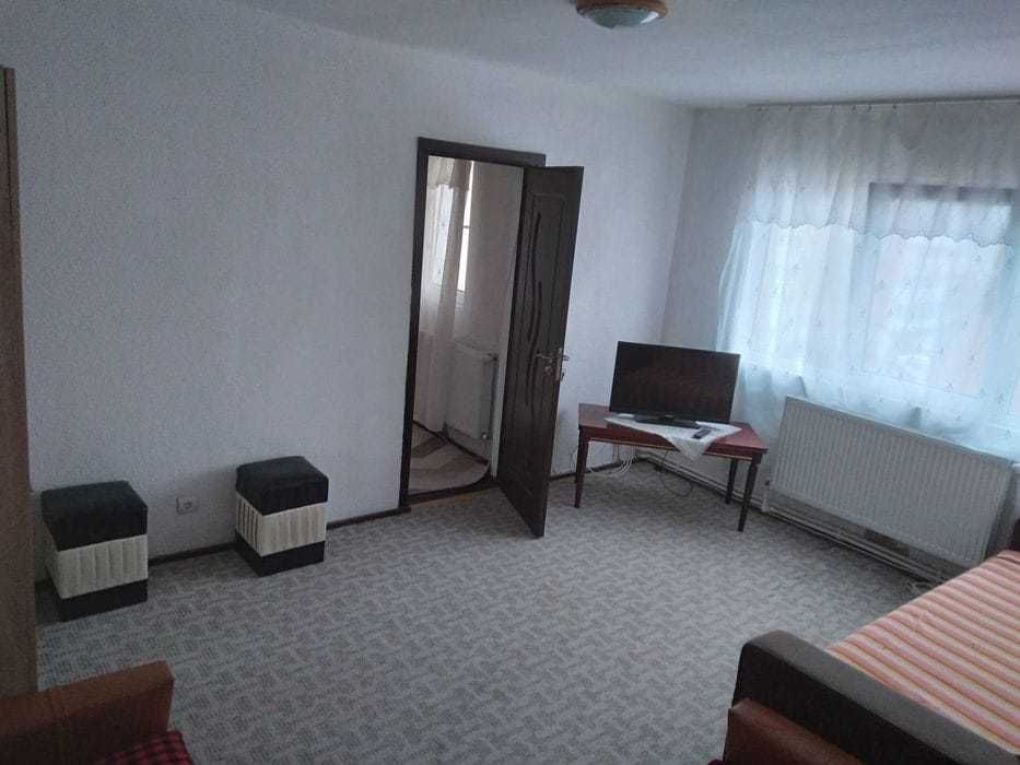 Inchiriez apartament