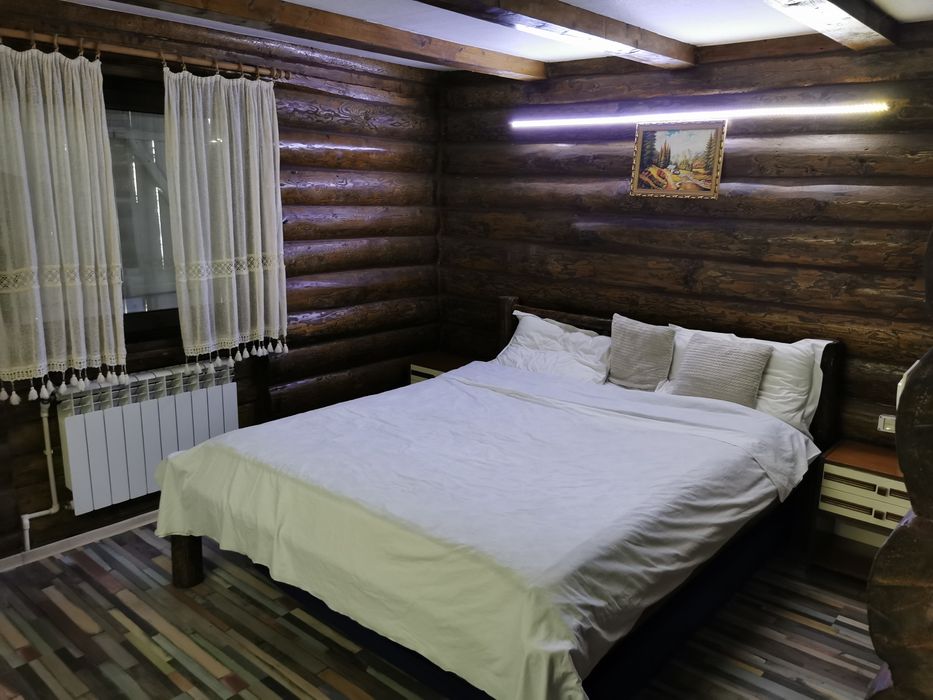 Închiriez cabană cu cinci camere la 7 km de Gura Humorului