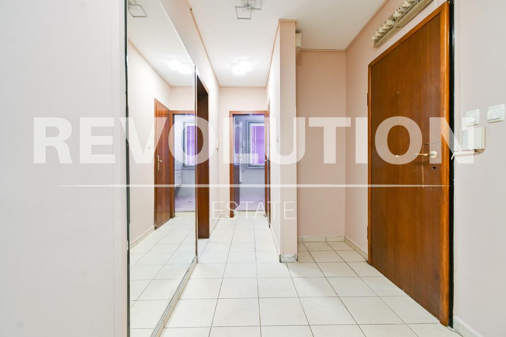 Двустаен апартамент в кв. Хладилника