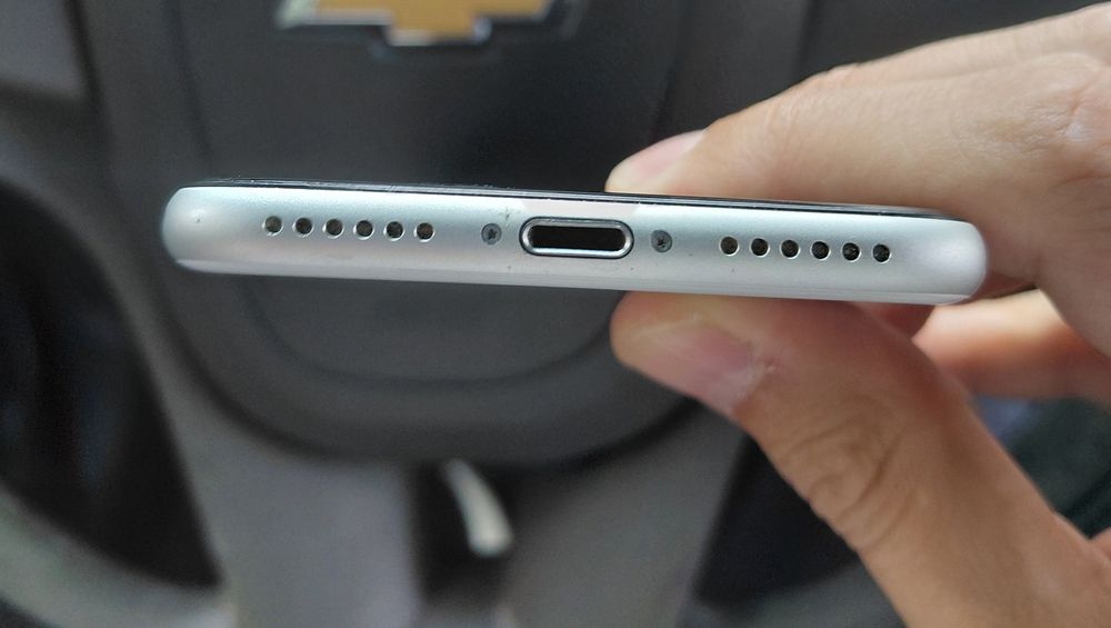 Продам iphone se