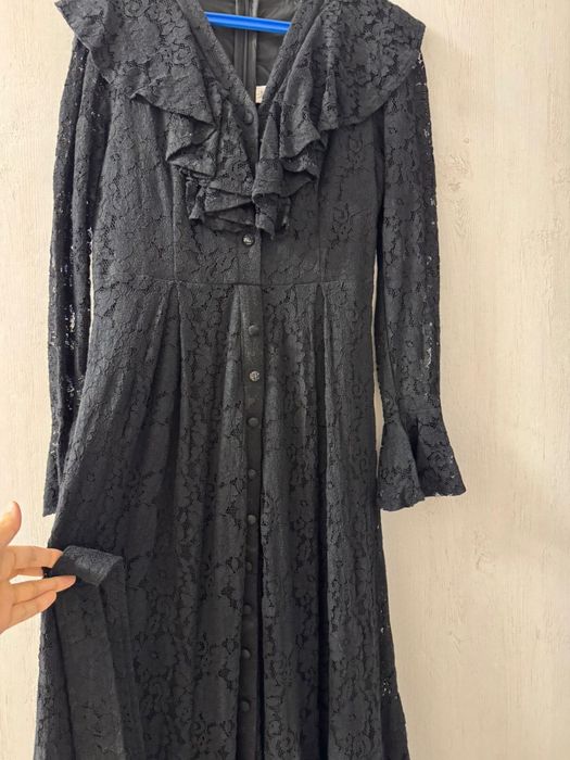 платье черное и светлое