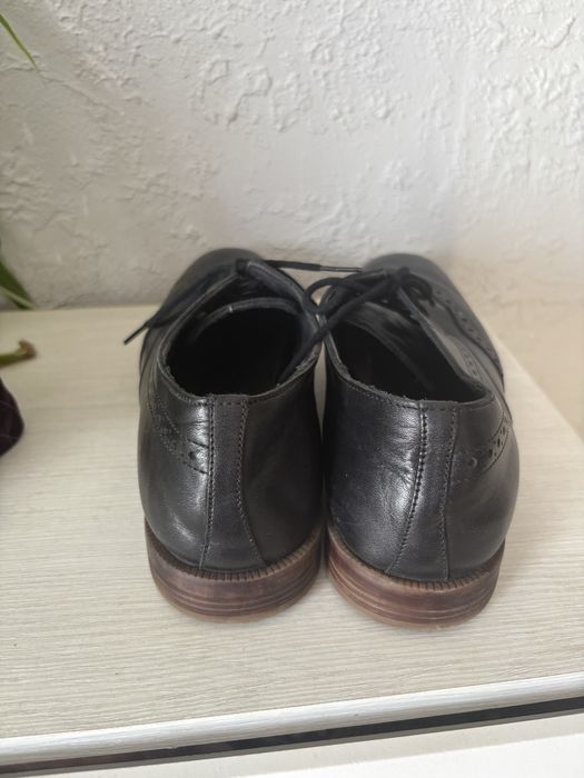 Продам кожаные мужские туфли 38 размера