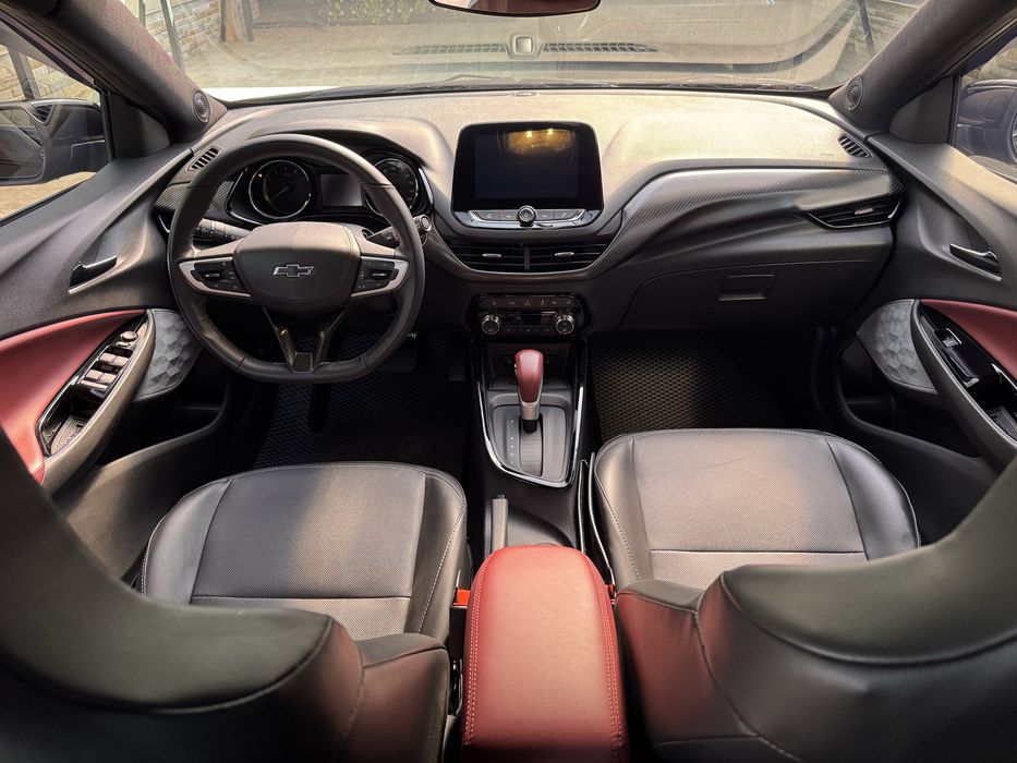 Продаю Chevrolet Onix Primer 2