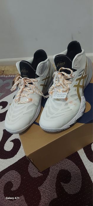 Кроссовки ASICS