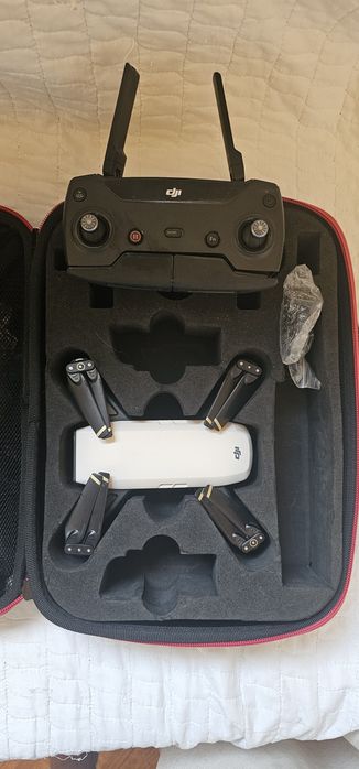 Продам дрон DJI spark