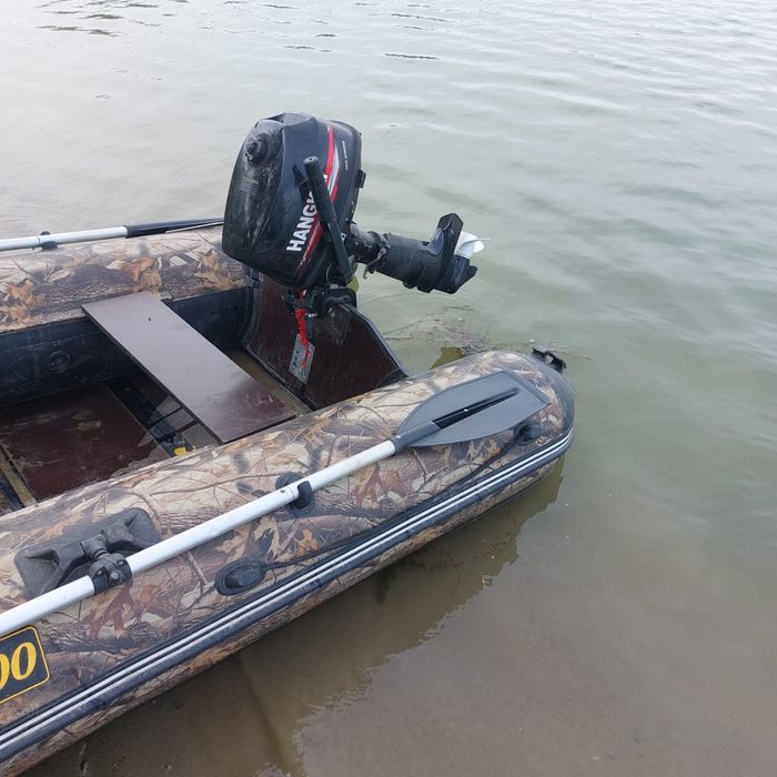 Продам лодку с мотором